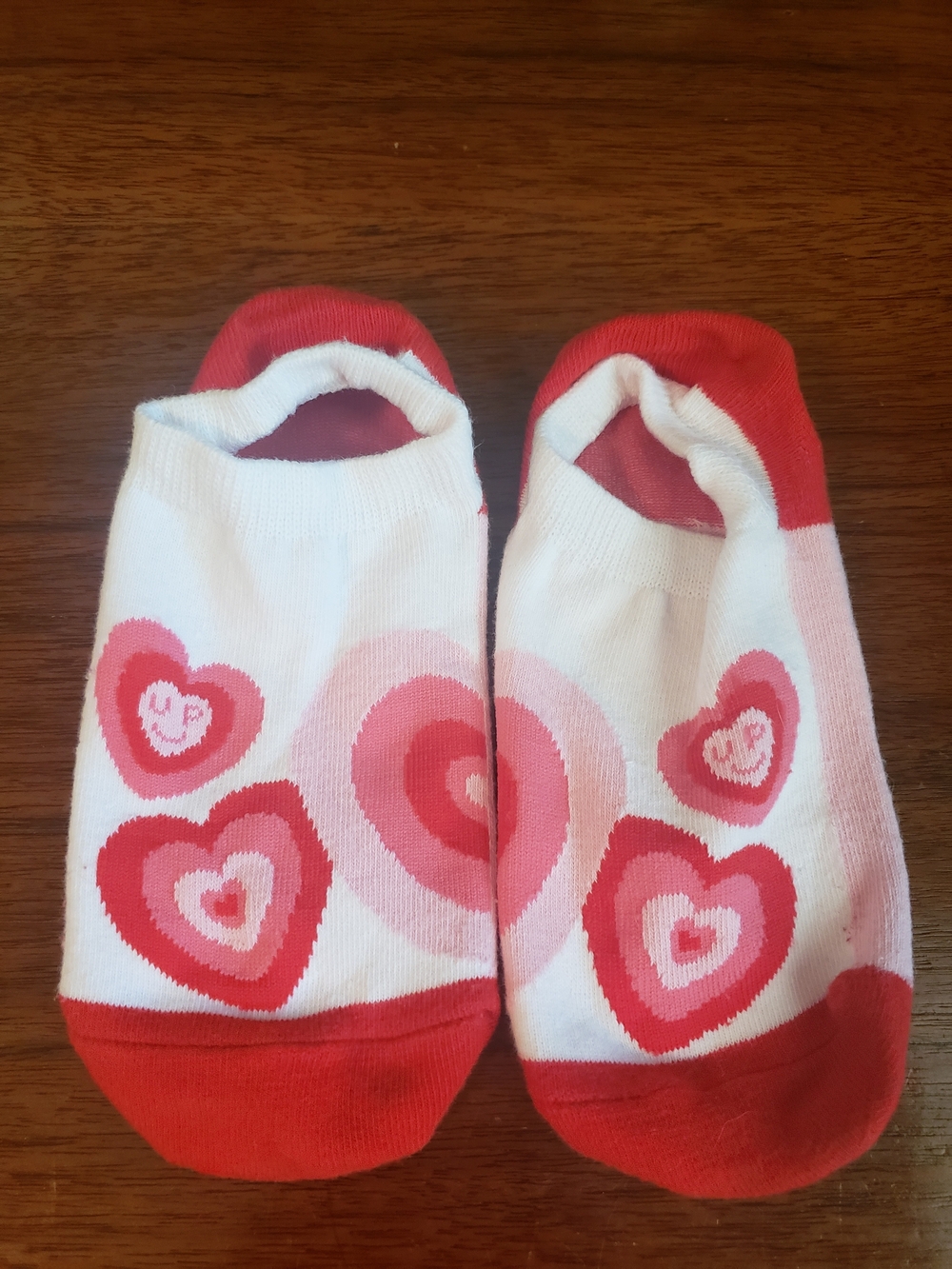 POP Fit White Red Pink Heart No-Show Socks